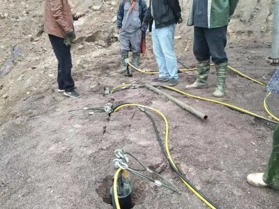 矿山开采用劈裂棒劈裂机图2