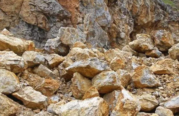 新疆伊州区延东铜矿外围普查探矿权挂牌出让公告