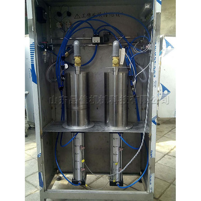 饮料果汁定量灌装机 小型酒水厂灌装设备 双头气动灌装工具 销售