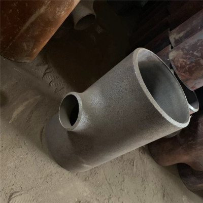 厂家供应碳钢不锈钢 对焊无缝冲压 异径三通 三通四通定制批发