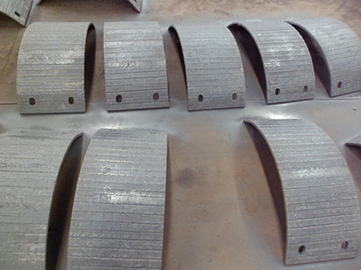云南昆明耐磨衬板加工    10+4碳化铬复合耐磨钢板 欢迎咨询