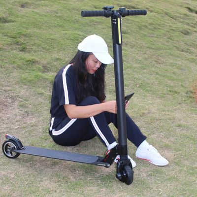 一件包邮电动滑板车 成人滑板车 折叠电动车 便携两轮车Scooter
