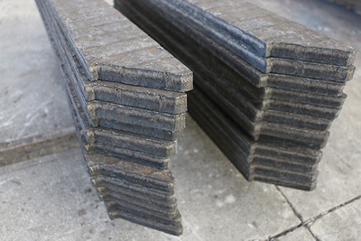 四川成都碳化铬耐磨钢板 耐磨衬板 堆焊耐磨板价格8+6 10+6