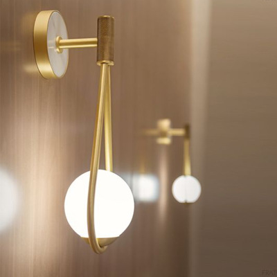 北欧个性创意设计师客厅金属壁灯现代简约样板卧室床头玻璃壁灯