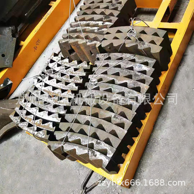 供应制砂机配件锤头衬板 重锤破合金铸造锤头 高锰钢护边栏