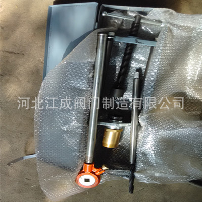 批发供应铁管带压不停水管道钻孔机，河北江成厂家直销。