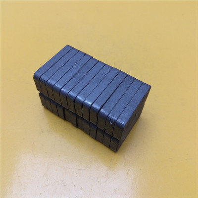 磁性材料铁氧体方块普磁20*10*3mm薄片异性模压长方形吸铁石